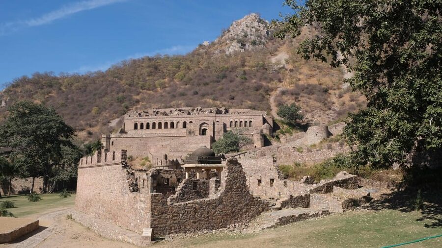 Jaipur: Same-Day Bhangarh Fort & Chand Baori Stepwell Tour - Who will get the most from this tour