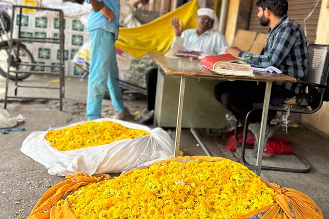 Jaipur: Shopping Tour with Blue Poetry & Printing Workshop & Rugs - Block printing in Sanganer or Bagru