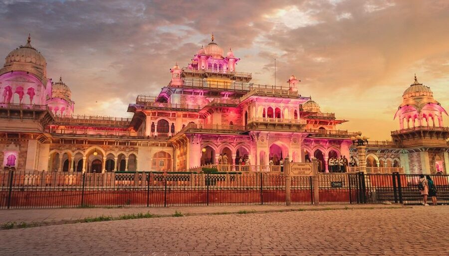 Jaipur Sightseeing by Tuk-Tuk: Temples, Palaces & Markets - Why a tuk-tuk works well in Jaipur