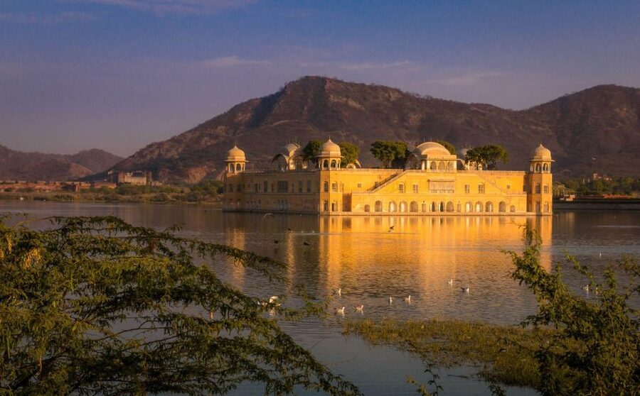 Jaipur Sightseeing by Tuk-Tuk: Temples, Palaces & Markets - Panna Meena ka Kund, a geometric stepwell