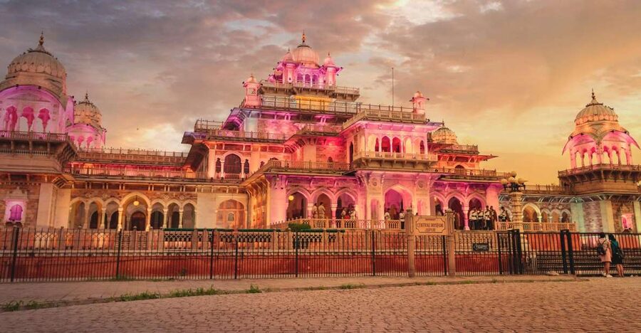Jaipur Sightseeing by Tuk-Tuk: Temples, Palaces & Markets - Hawa Mahal and the first look at pink Jaipur
