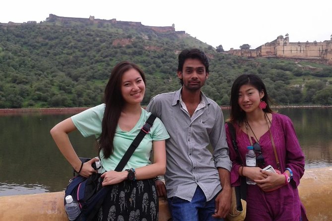 Jaipur Sightseeing Tuk-Tuk Tour - Hawa Mahal from Jaipur’s old streets