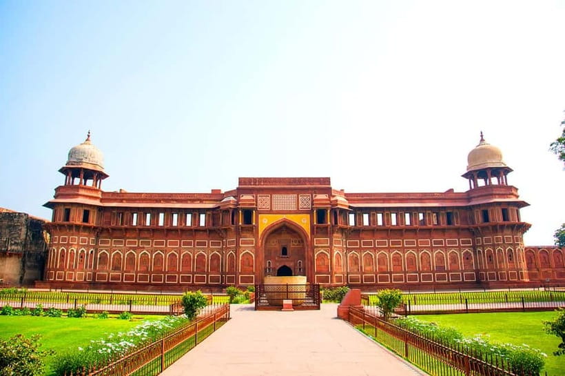 Jaipur: Tajmahal Sunrise Tour with Fatehpur Sikri & Abhaneri - Sunrise inside the Taj Mahal grounds