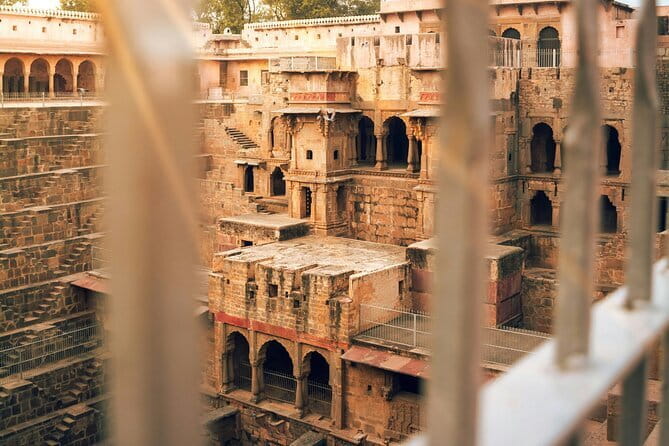 Jaipur to Agra Day Trip with Fatehpur Sikri and Abhaneri - Fatehpur Sikri and the abandoned Mughal capital