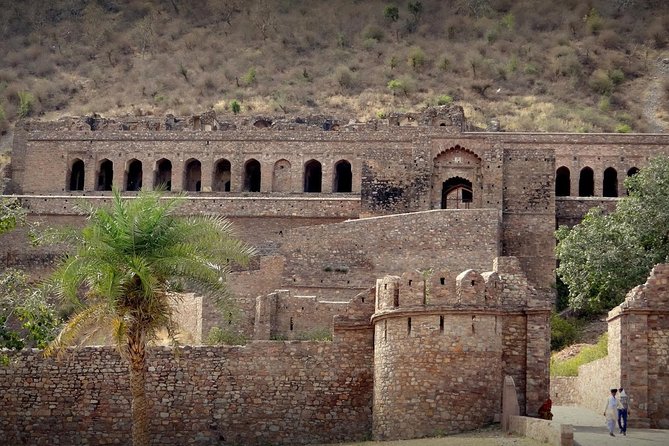 Jaipur to Chandbaori Stepwell & Haunted Bhangarh Private Trip - What the private car changes