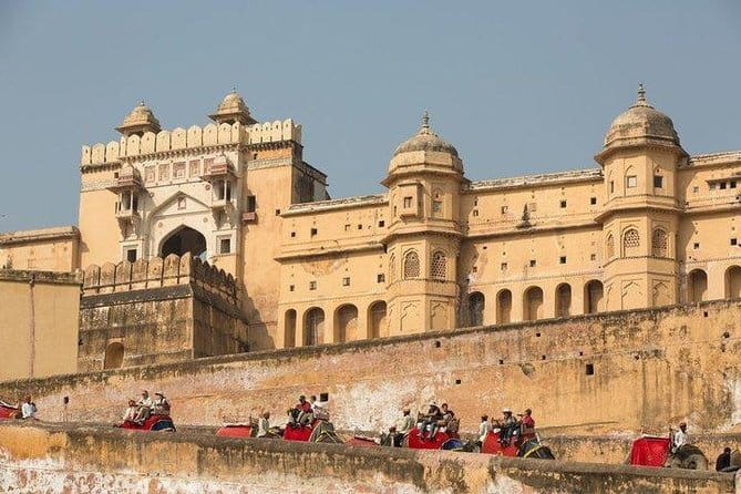 Jaipur Tour with Jaigarh Fort and Nahargarh Sunset - City Palace: royal courtyards and museum rooms