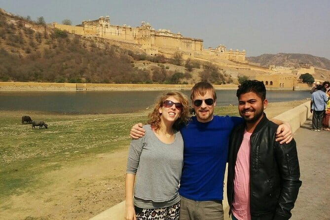 Jaipur Tour with Jaigarh Fort and Nahargarh Sunset - Royal Gaitor Tumbas: a quieter half-hour