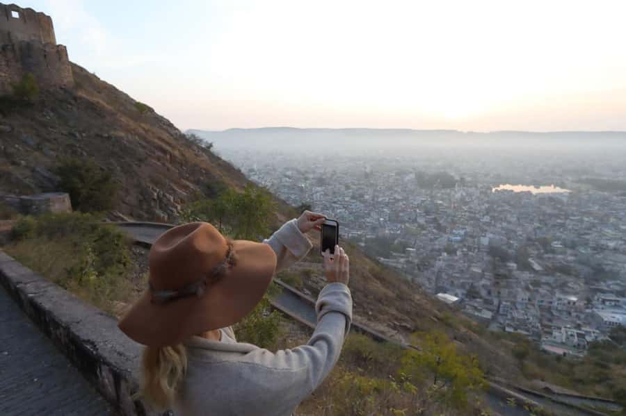 Jaipur: Tour with Nahargarh Sunrise or Monkey Temple Sunset - Hawa Mahal from the street