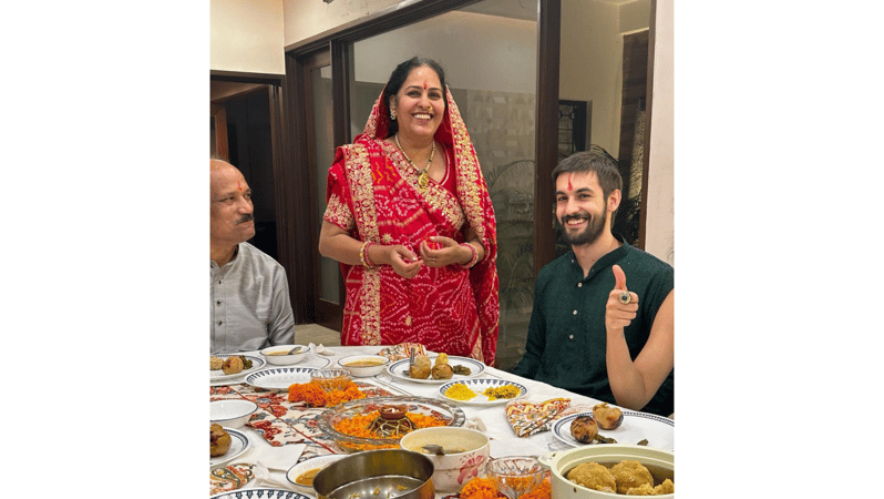 Jaipur: Traditional cooking class and storytelling session - Meeting Anita’s family