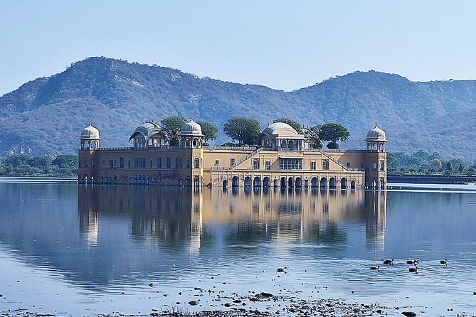 Jaipur Tuk Tuk Sightseeing Tour with Monkey Temple Sunset View - Hawa Mahal is best viewed from the front