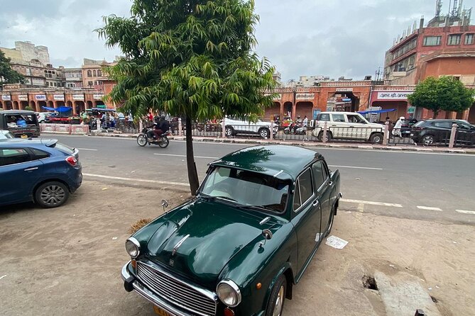 Jaipur walking tour. - Johri Bazaar, where trade becomes the story