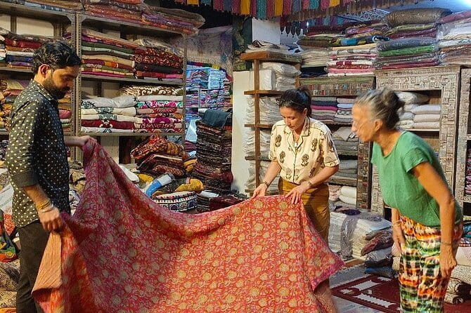 Jaipur Women Crafts and Shopping Tour - Stop three: Ratnavali Arts and Jaipur jewelry