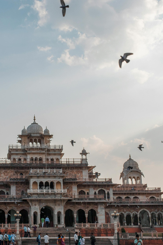 Local Jaipur city sightseeing with options - What the guide adds to the day