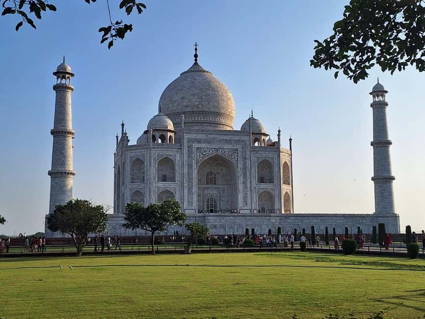 Luxury train tour from Delhi to Agra - Meeting your guide at Agra Cantt