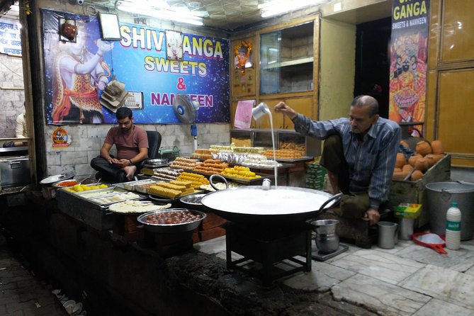 Old Agra City Short Cultural Walk - Spice stalls, women’s shops, and old-city commerce