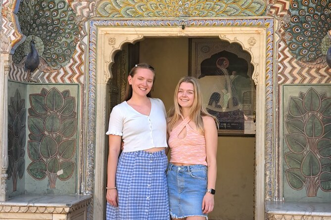 One Day Private Tour of Jaipur with Guide - Bapu Bazar for a short taste of shopping
