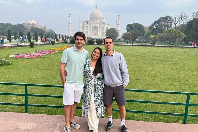 Private Agra Tour to TajMahal from Delhi by Car - The early road to Agra