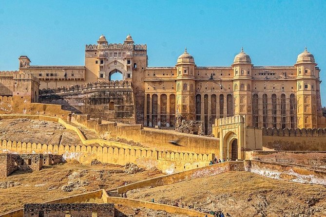 Private Cab for Full day Sightseeing in Jaipur - Hawa Mahal: the famous facade needs a short stop