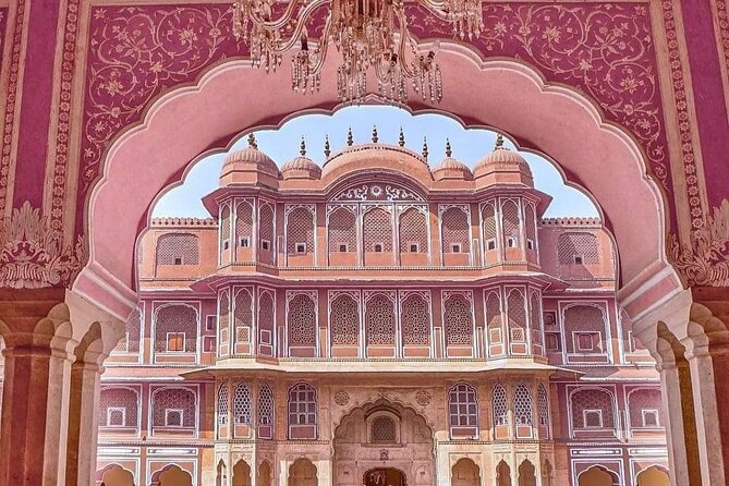 Private Guided Jaipur Tour: Amber Fort,City Palace, Water Palace - City Palace: royal rooms and present-day royal life