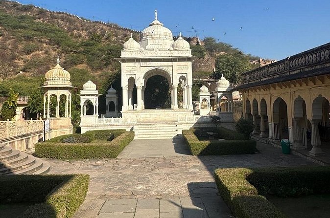 Private Jaipur City Tour by Tuk Tuk Or Car - Jal Mahal, a fifteen-minute lake stop