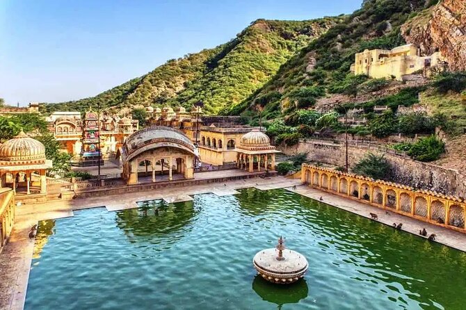 Private Jaipur City Tour by Tuk Tuk Or Car - Two hours at Amer and Jaleb Chowk