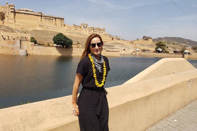 Private Jaipur Half-Day: Amber Fort, Stepwell, Jal Mahal & Gaitor - Royal Gaitor offers marble work without the crowds of a palace