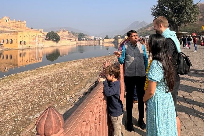Private Jaipur Tour with Guide & All Entry Tickets - Royal Gaitor’s carved tombs and temple setting