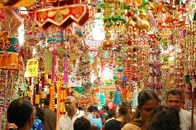 Private Old Delhi Walking And Tasting Guided Tour - Digambar Jain Temple and a quieter change of pace