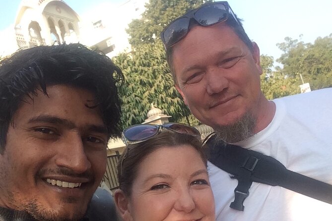 Private Shopping Tour in Jaipur - Stop 3: Akee International and pashmina shopping