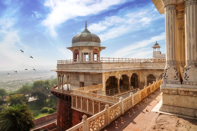 Private Taj Mahal Day Trip from Jaipur Ending in Delhi - Meeting your Agra guide