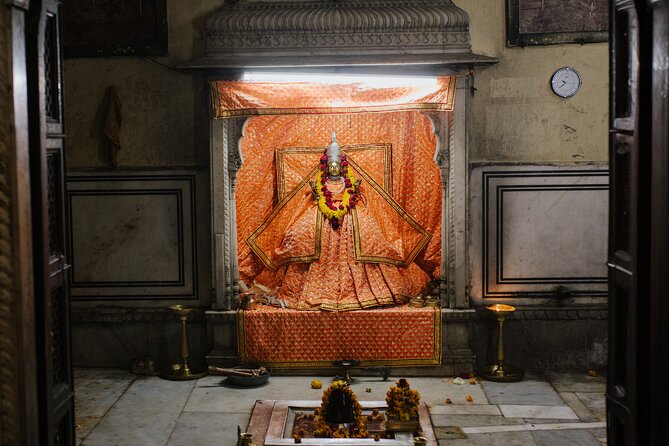 Private Temple Tour in Jaipur w/ Guide, Transportation & Sites - Pink City side streets: seeing faith in everyday Jaipur