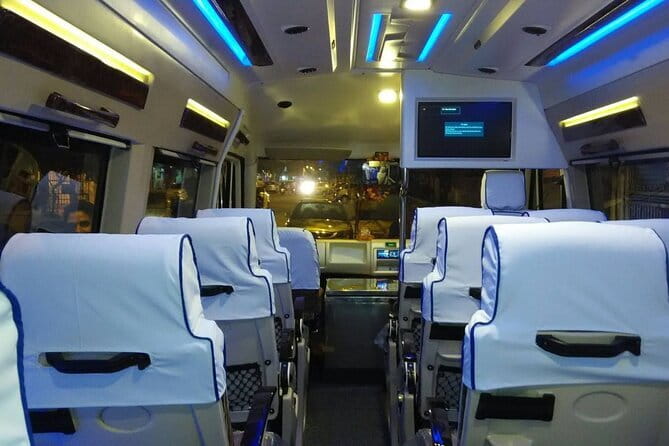 Private Transfer From Agra to Ranthambore With Fatehpur Sikri - Meeting your driver in Agra