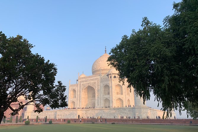 Private Transfer From Jaipur to Agra including Fatehpur Sikri - What to expect from guides and local touts