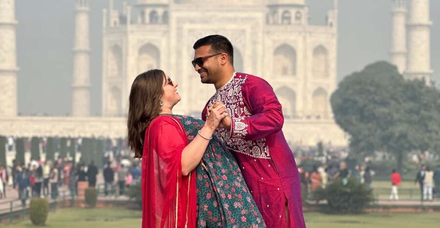 Rent a sari or kurta pajama for Taj Mahal visit & picture - Key points to know before booking