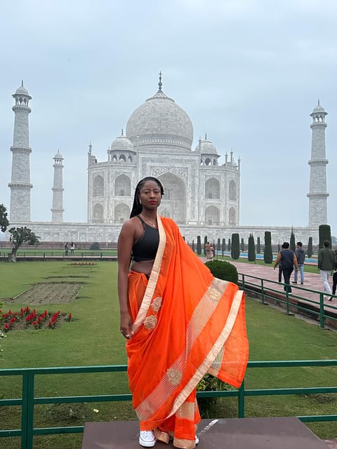 Rent a sari or kurta pajama for Taj Mahal visit & picture - Why traditional dress changes the Taj Mahal visit