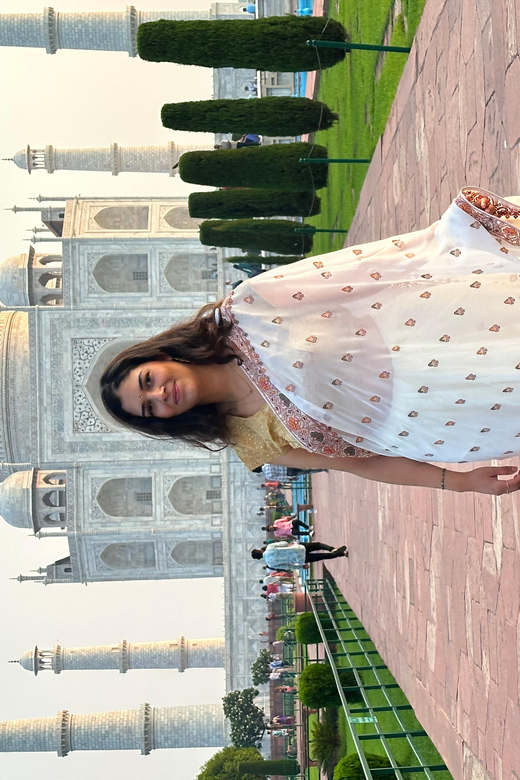 Rent a sari or kurta pajama for Taj Mahal visit & picture - Hotel pickup keeps the four-hour plan simple