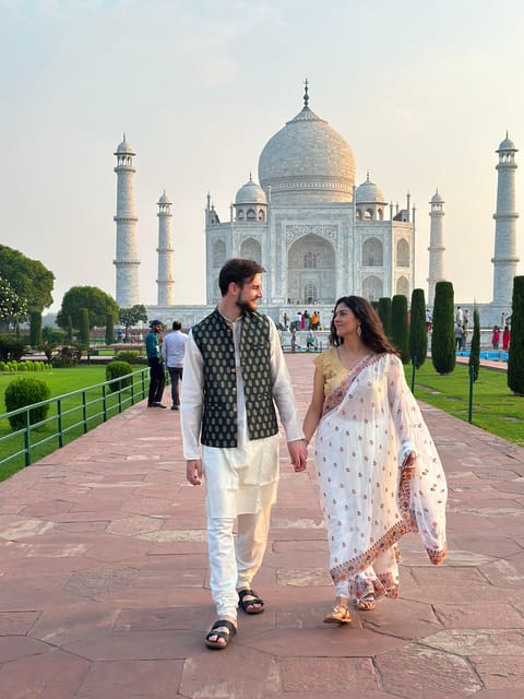Rent a sari or kurta pajama for Taj Mahal visit & picture - What the guides add to the experience