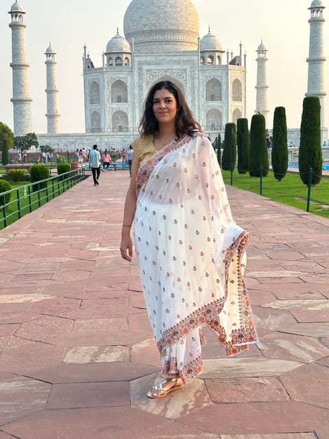 Rent a sari or kurta pajama for Taj Mahal visit & picture - Practical details about comfort, timing, and access