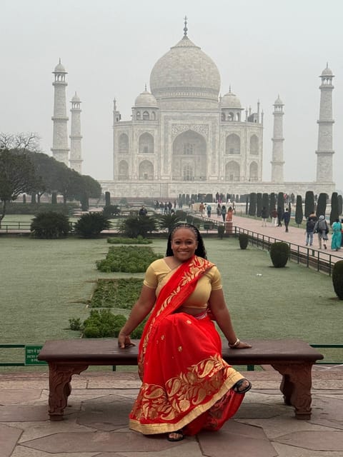 Rent a sari or kurta pajama for Taj Mahal visit & picture - Who will enjoy this Taj Mahal outfit rental most?