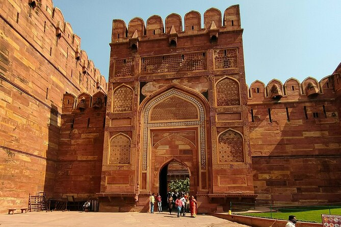 Same day Taj Mahal tour from jaipur - Entering the Taj Mahal
