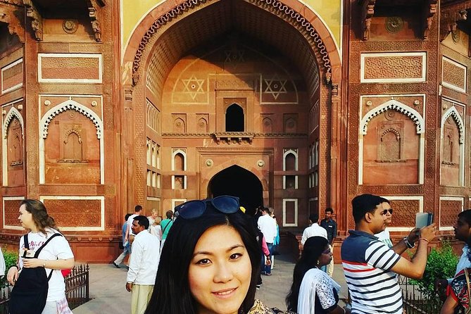 Skip-the-Line: Agra Fort Entrance Ticket with Guided Tour - What the $10 price really covers