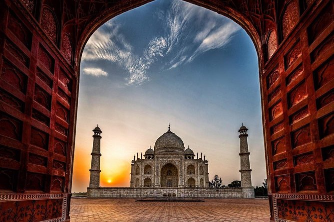 Skip The Line: Taj Mahal Tour From Jaipur With Drop At New Delhi - Agra Fort in a focused 40 minutes
