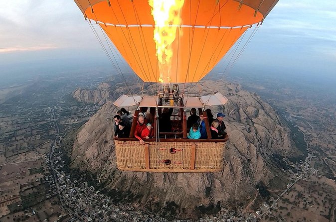 SkyWaltz Hot Air Balloon Safari - Pilots, crew, and the feel of the operation