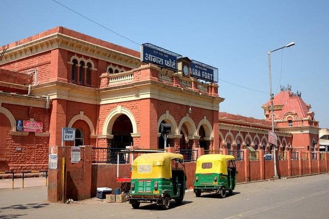 Stepwell & Fatehpur Sikri stops Agra to/from Sawai madhopur city - Price and group value at $84.01 per person