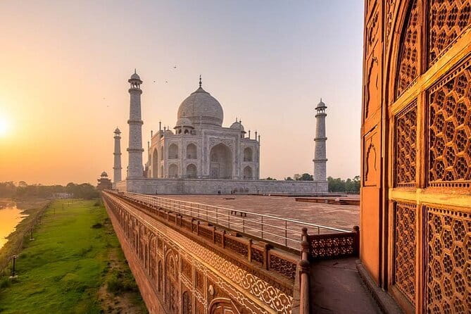 Sunrise Taj Mahal, Agra Fort, Red Taj and Moonlit Garden Private Tour - A five-star buffet lunch at the Courtyard by Marriott