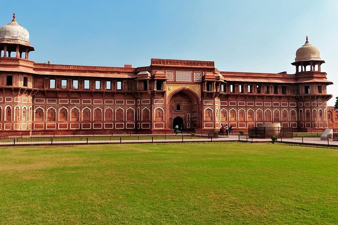 Sunrise Taj Mahal Tour with Agra Fort and Fatehpur Sikri - A closer look at the car and driver service