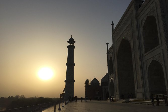 Sunrise Taj Mahal Tour With Female Tour Guide - Agra Fort brings a different side of Agra