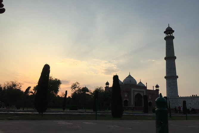Sunrise Taj Mahal Tour With Female Tour Guide - Who should book this Agra tour
