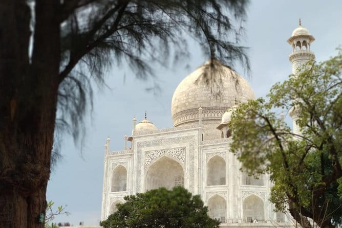 Sunrise tour of Taj Mahal with Guide - Entering the Taj Mahal as the light changes