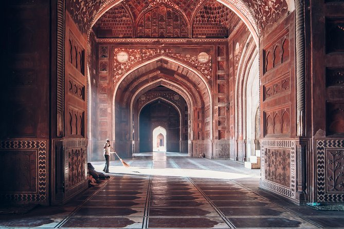 Taj Mahal, Agra Fort, Baby Taj & Mehtab Bagh Private City Tour - Lunch at Courtyard Agra, with one important caveat